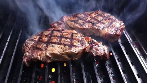 Mouth Watering Sizzling Steak on GrillGrates - YouTube