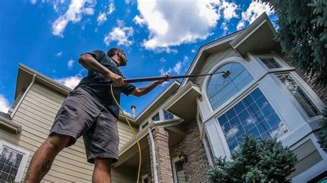 13 Best Window Cleaning Tools for Window Washing Professionals