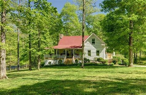 A Farmhouse in Leipers Fork, Tennessee - Hooked on Houses