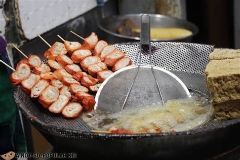 Street Food at Night in Mong Kok, Hong Kong - A Not-So-Popular Kid | Food Blog