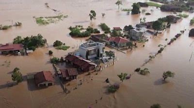 Brazil landslides: Dozens missing, feared buried in the mud - BBC News