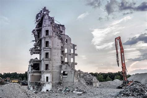 The Deadly Risks Of Asbestos In Demolition - HASpod