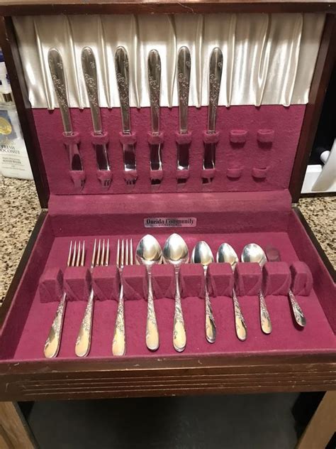 Vintage Oneida Silverware Set Bridal Wreath | Silverware set, Oneida ...