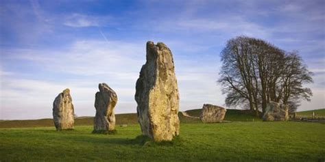 A mysterious ancient stone square has been discovered under the Avebury ...