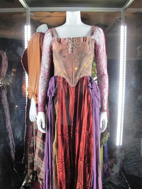 Sarah Sanderson's dress from Hocus Pocus | Sarah sanderson costume, Sarah sanderson, Halloween ...