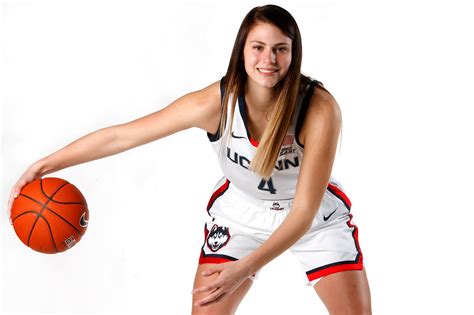 Saylor Poffenbarger adjusting to life with UConn WBB on the fly - The UConn Blog