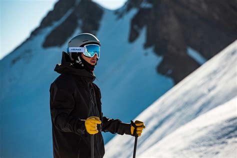 Complete Guide to Must-Have Skiing Gear