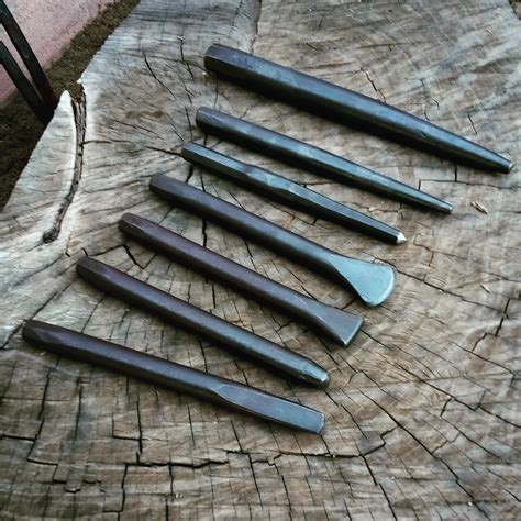 Forged and finished a few more tools today. Makes for a nice little set ...