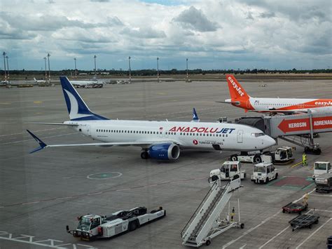 Turkish Airlines to Spin Off Low Cost AnadoluJet Operation - Bloomberg