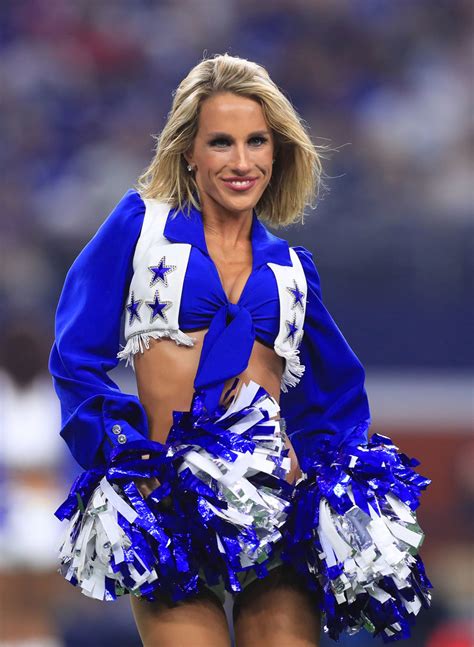 Dallas Cowboys Cheerleaders Photos Photos - New York Giants v Dallas ...