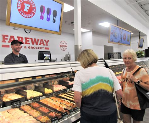 Fareway opens – ‘This is exactly what LeClaire needs’