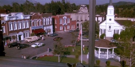 Gilmore Girls: 10 Details In Stars Hollow You Never Noticed | Gilmore girls, Gilmore girls house ...