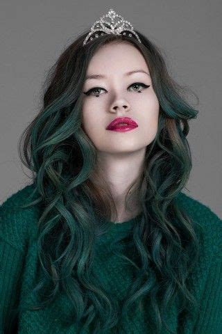 green envy en cabello natural Dark Green Hair Dye, Emerald Green Hair, Dark Hair, Green Ombre ...