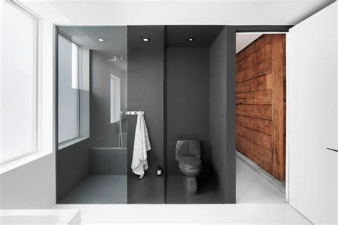 Bathrooms That Make Use of Steel (6 Photos) - Dwell