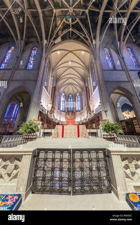 Grace cathedral san francisco interior hi-res stock photography and images - Alamy