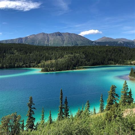 Emerald Lake on the Klondike Highway in the southern Yukon. | Emerald ...