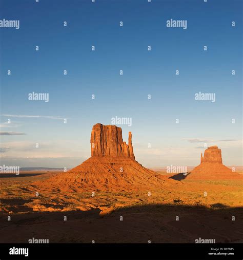 Monument Valley butte, Utah Stock Photo - Alamy