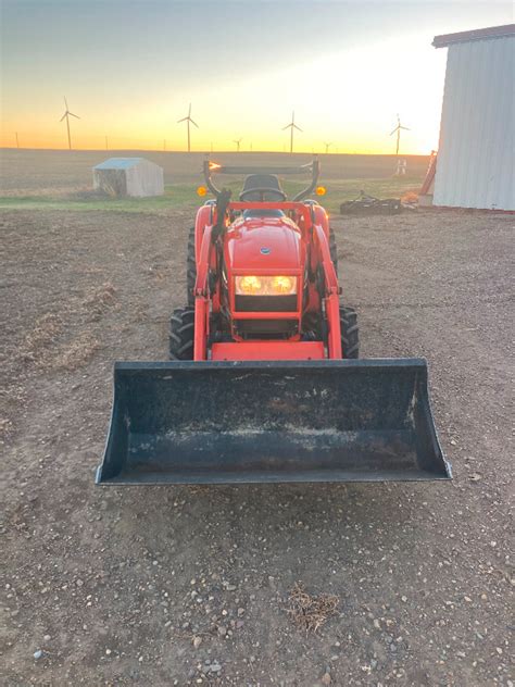 Kioti loader tractor | Farming Equipment | Lethbridge | Kijiji