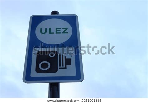 5 Ulez Road Signs East London Images, Stock Photos, 3D objects ...