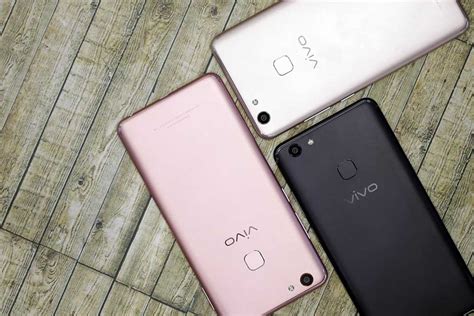 Vivo V7+ review: Ushering selfie phones into a borderless future