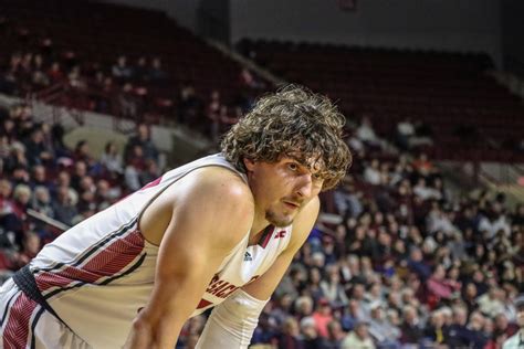 Cross’ double-double, UMass’ rebounding lead upset win at Richmond – Massachusetts Daily Collegian