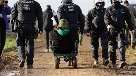 German police surround and crack down on camp of anti-coal protesters | Fox News