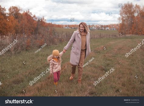 Happy Family Walking Park Stock Photo 1526095316 | Shutterstock