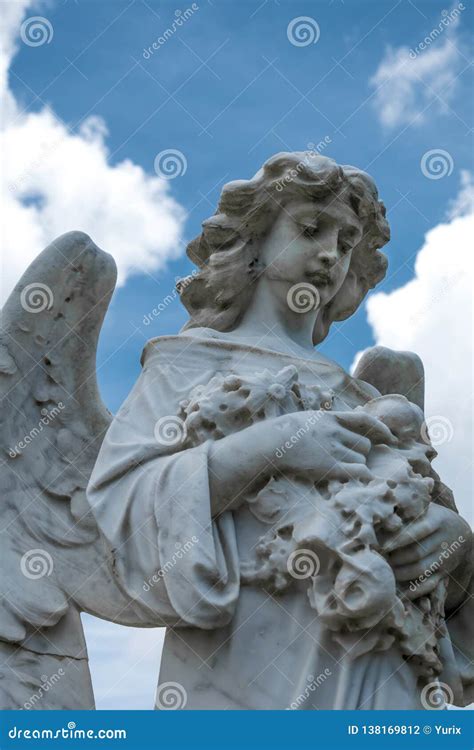 Grieving Angel Statue on a Family Grave Stock Photo - Image of gravesite, depressed: 138169812