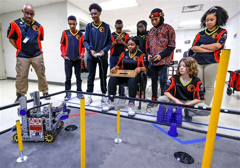 Detroit middle school robotics team to compete at FIRST Championship