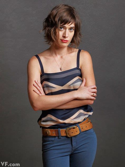 Lizzy Caplan. | Freaks and geeks reunion, Short hair styles, Freaks and geeks