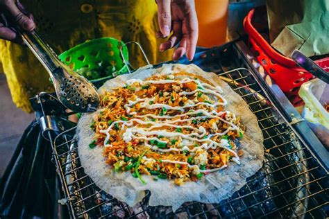 Vietnamese Street Food: 16 Popular Dishes You Will Love - Nomad Paradise