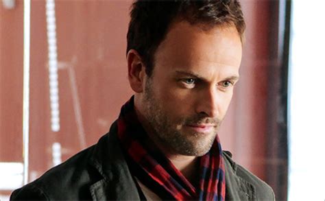 Jonny Lee Miller -Sherlock Holmes - Elementary - Jonny Lee Miller Photo ...