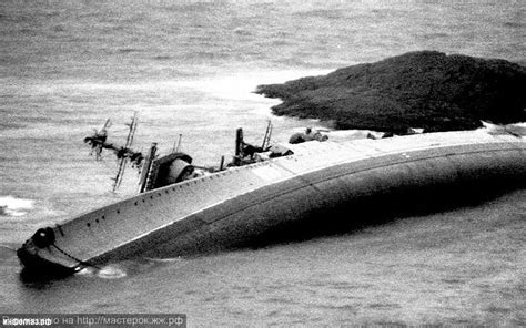 Soviet cruiser Murmansk (same class as Mikhail Kutuzov, pr. 68-bis) ran aground on the Norwegian ...