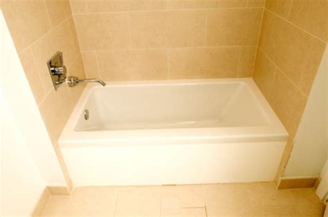 Bathtub Caulking Colors | ehow