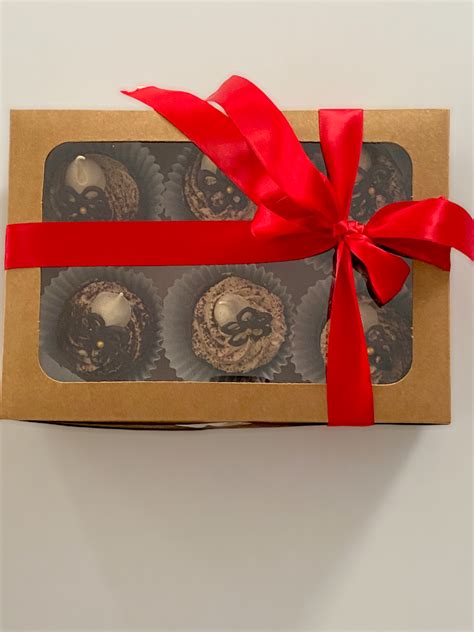 Chocolate Cups Gift Box – Blue Frosting