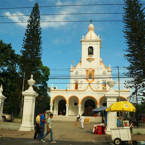 traveling alone in el salvador- church - Something In Her Ramblings