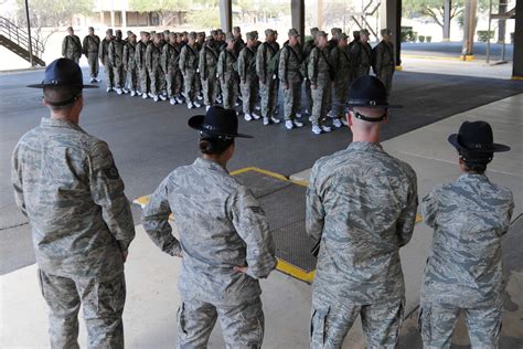 File:Air Force Basic Training Formation.jpg - Wikimedia Commons