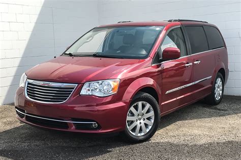 Pre-Owned 2016 Chrysler Town & Country Touring Mini-van, Passenger in Morton #240038 | Mike ...