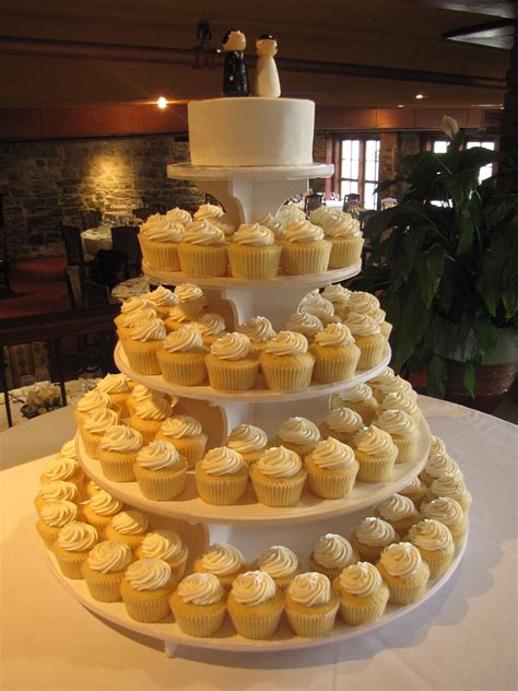 Old Montreal Wedding Cupcakes | 5 dozen vanilla cupcakes fro… | Flickr