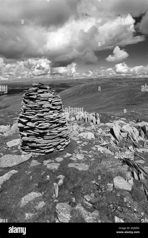 Cairns on Artle Crag, Branstree fell, Haweswater reservoir, Lake ...