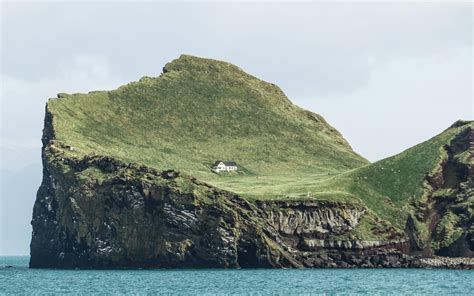 Island of Elliðaey Iceland [OC] [4461 2788] | Earth photos, Beautiful nature, Island