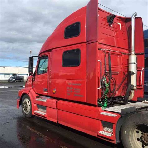 Volvo VNL 780 (2007) : Sleeper Semi Trucks