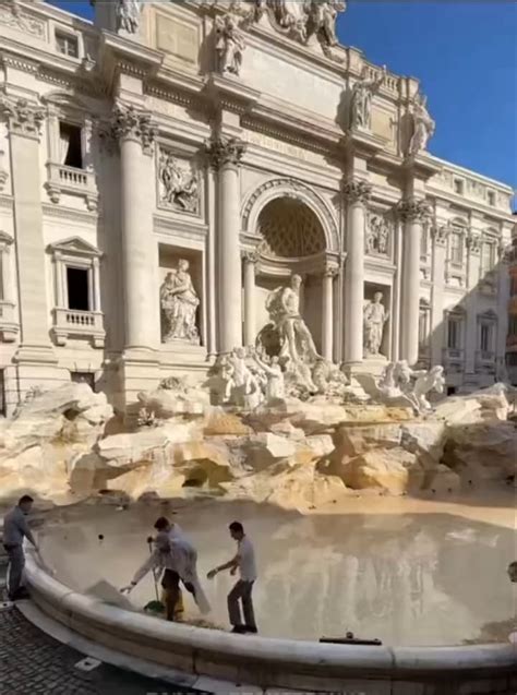 Amount of coins thrown in the Trevi Fountain.. : r/submitted