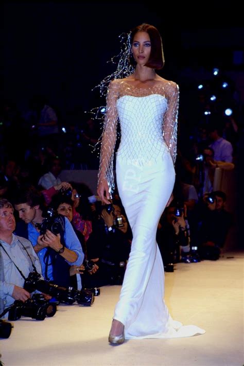 Pin by Lisa on Christy Turlington Runway | Fashion, Catwalk models, Runway models