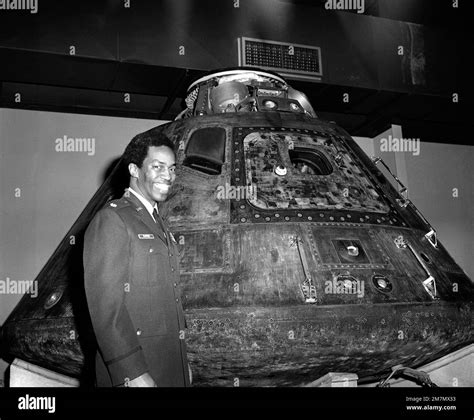 Guion bluford Black and White Stock Photos & Images - Alamy