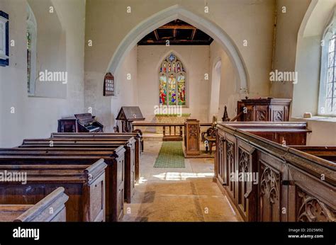 Medieval village church interior uk hi-res stock photography and images - Alamy