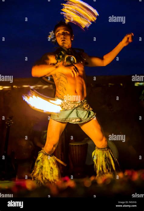 Fire dance hi-res stock photography and images - Alamy