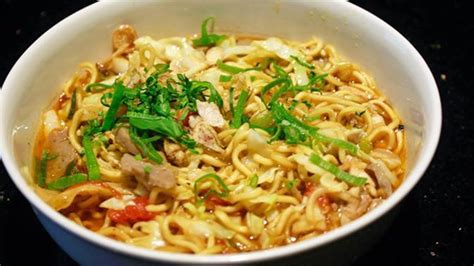 Mie Rebus dengan Kuah Minuman Alkohol, Apa Rasanya? - USS Feed