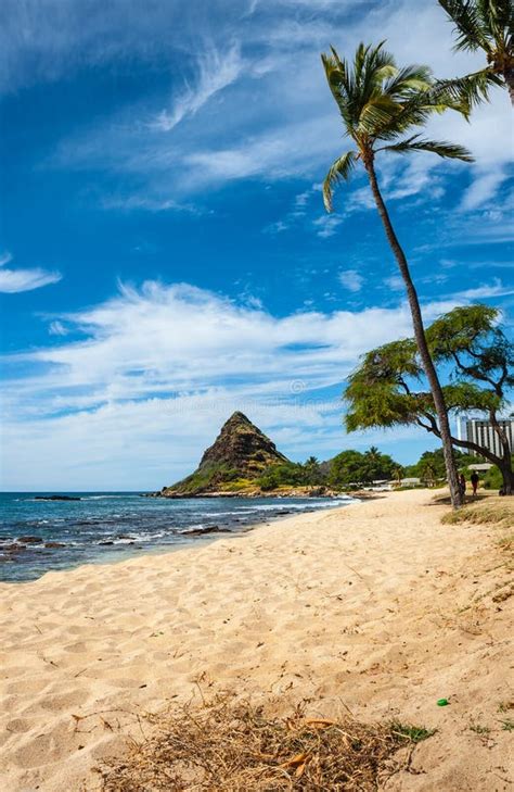 Makaha beach, Oahu island stock photo. Image of island - 96997170