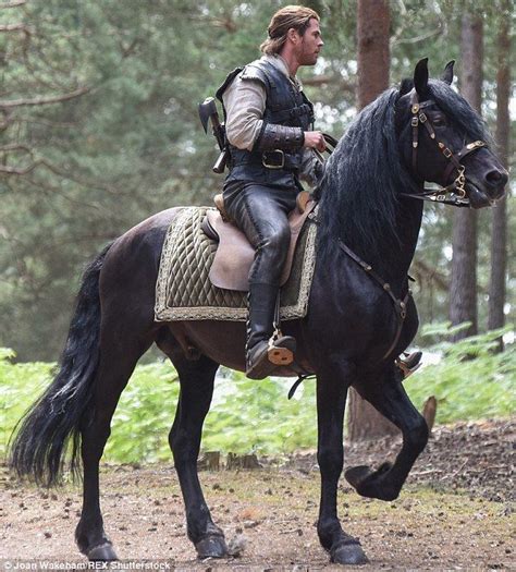 Chris Hemsworth shows off horse riding skills on The Huntsman set ...